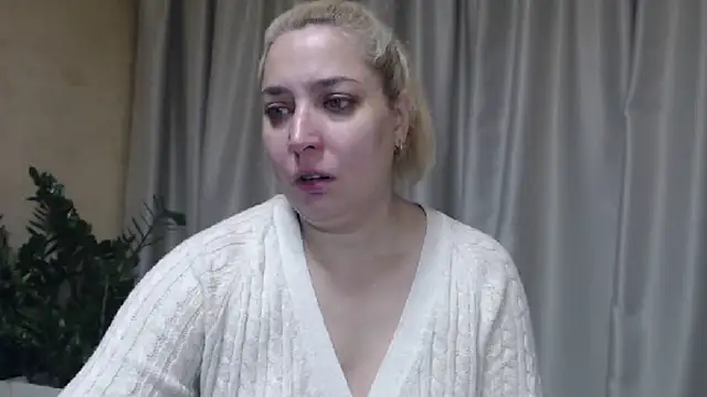 Snapshot of sweetpussy13 chatting on 21, 10, 2025 sweetpussy13 online show from 21, 10, 2025