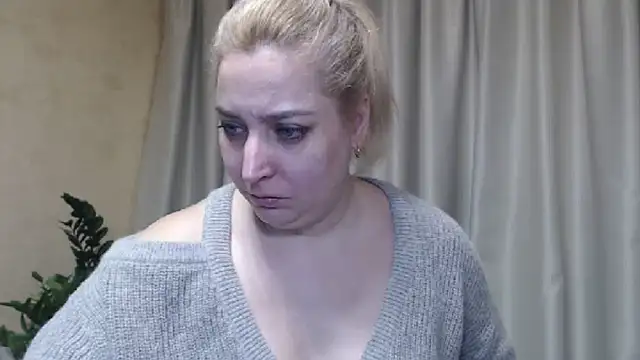 Snapshot of sweetpussy13 chatting on 6, 3, 2025 sweetpussy13 online show from 6, 3, 2025