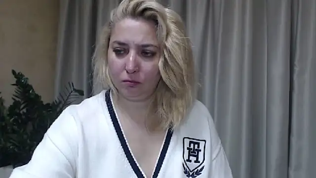 Snapshot of sweetpussy13 chatting on 18, 10, 2025 sweetpussy13 online show from 18, 10, 2025