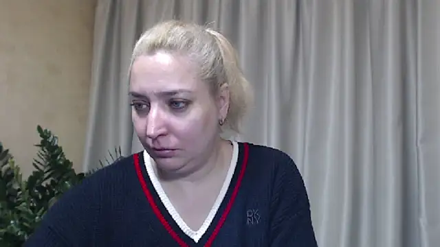 Snapshot of sweetpussy13 chatting on 3, 11, 2025 sweetpussy13 online show from 3, 11, 2025