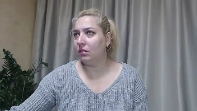 Snapshot of sweetpussy13 chatting on 19, 10, 2025 sweetpussy13 online show from 19, 10, 2025