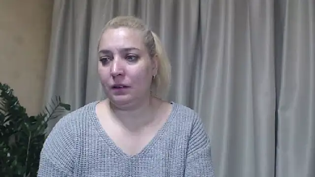 Snapshot of sweetpussy13 chatting on 28, 10, 2025 sweetpussy13 online show from 28, 10, 2025