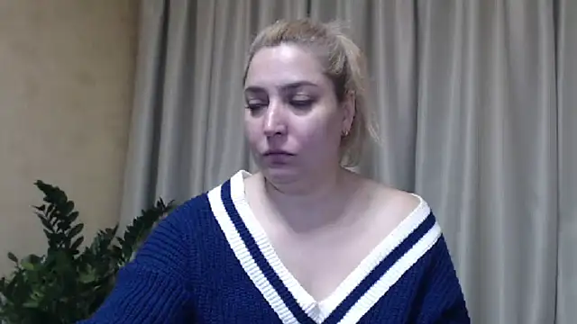 Snapshot of sweetpussy13 chatting on 6, 3, 2025 sweetpussy13 online show from 6, 3, 2025