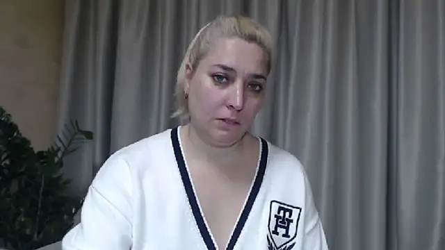 Snapshot of sweetpussy13 chatting on 13, 10, 2025 sweetpussy13 online show from 13, 10, 2025