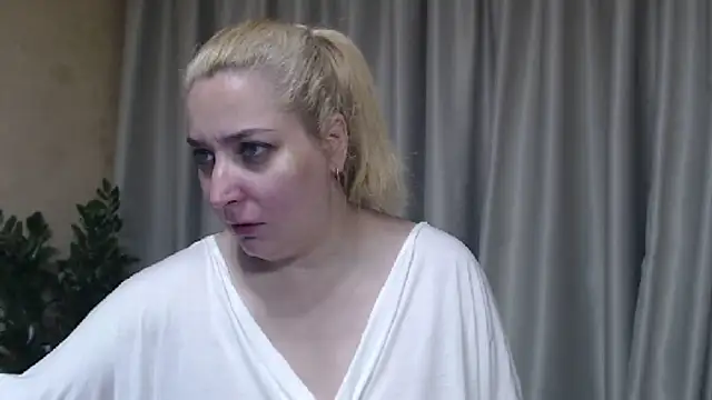 Snapshot of sweetpussy13 chatting on 9, 7, 2026 sweetpussy13 online show from 9, 7, 2026