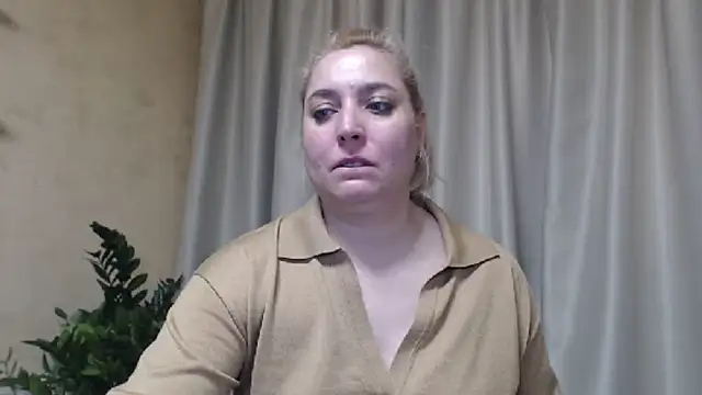 Snapshot of sweetpussy13 chatting on 15, 3, 2025 sweetpussy13 online show from 15, 3, 2025