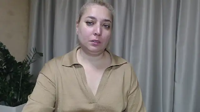 Snapshot of sweetpussy13 chatting on 11, 10, 2025 sweetpussy13 online show from 11, 10, 2025