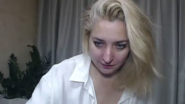 Snapshot of sweetpussy13 chatting on 19, 9, 2025 sweetpussy13 online show from 19, 9, 2025