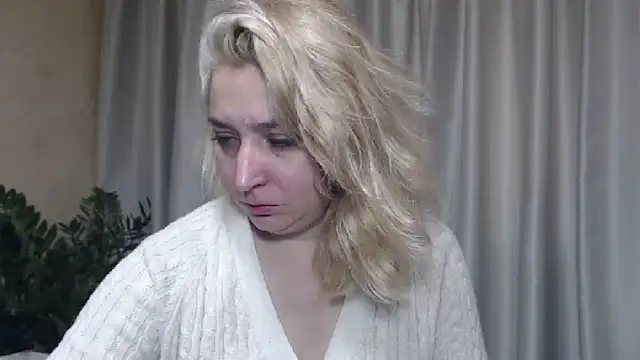 Snapshot of sweetpussy13 chatting on 2, 10, 2025 sweetpussy13 online show from 2, 10, 2025