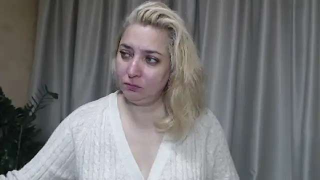 Snapshot of sweetpussy13 chatting on 10, 10, 2025 sweetpussy13 online show from 10, 10, 2025