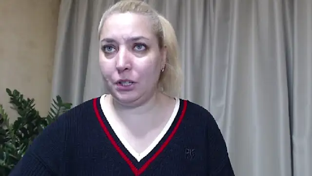 Snapshot of sweetpussy13 chatting on 30, 11, 2025 sweetpussy13 online show from 30, 11, 2025