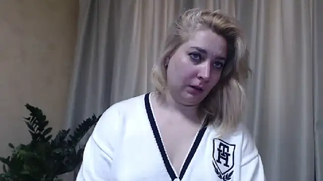 Snapshot of sweetpussy13 chatting on 14, 3, 2025 sweetpussy13 online show from 14, 3, 2025