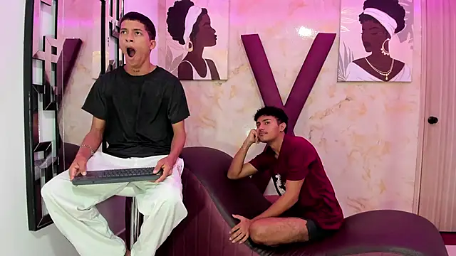 Snapshot of DIAMOND_BLACKS chatting on 23, 12, 2025 DIAMOND BLACKS online show from 23, 12, 2025