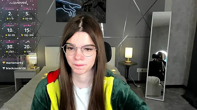 miss  evelyne online show from 21, 12, 2025