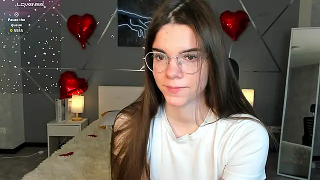 miss  evelyne online show from 15, 2, 2026