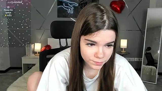 miss  evelyne online show from 23, 2, 2026