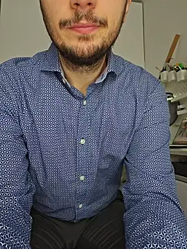 Snapshot of Lovebackground chatting on 15, 1, 2026 Lovebackground online show from 15, 1, 2026