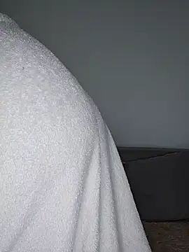 Snapshot of Lovebackground chatting on 8, 2, 2025 Lovebackground online show from 8, 2, 2025