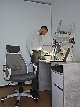 Snapshot of Lovebackground chatting on 27, 11, 2025 Lovebackground online show from 27, 11, 2025