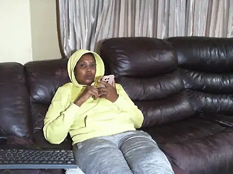 Caramel-goddess18 online show from 9, 3, 2026