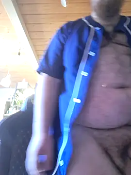 Snapshot of YoursxTruly chatting on 9, 7, 2026 YoursxTruly online show from 9, 7, 2026