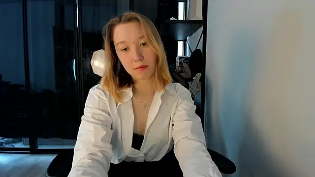 Agatha Mayson online show from 6, 2, 2026