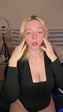 Snapshot of MonaNoire chatting on 15, 1, 2026 MonaNoire online show from 15, 1, 2026