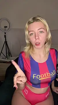 Snapshot of MonaNoire chatting on 8, 1, 2026 MonaNoire online show from 8, 1, 2026