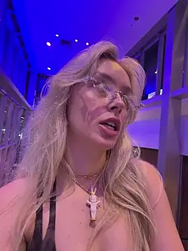 Snapshot of SunnyShiney chatting on 2, 5, 2026 SunnyShiney online show from 2, 5, 2026
