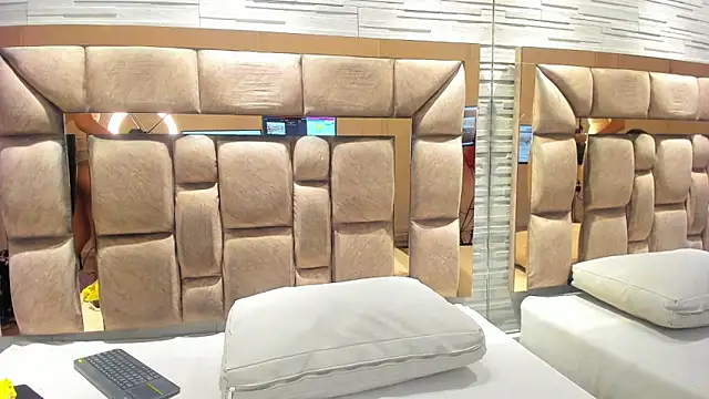 chloe cortez online show from 18, 12, 2025