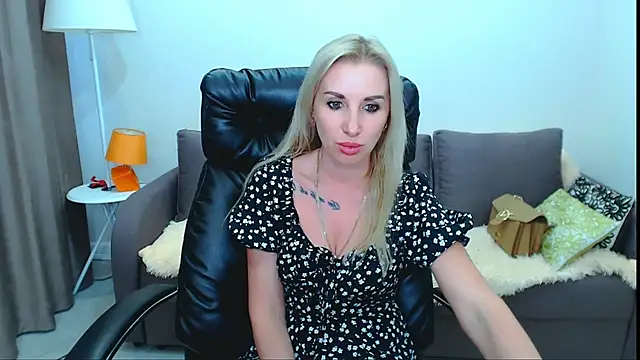 Snapshot of Hanna--Sweet chatting on 22, 5, 2026 Hanna--Sweet online show from 22, 5, 2026
