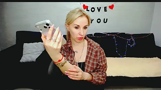 Snapshot of Hanna--Sweet chatting on 7, 5, 2026 Hanna--Sweet online show from 7, 5, 2026