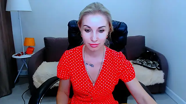 Snapshot of Hanna--Sweet chatting on 10, 7, 2026 Hanna--Sweet online show from 10, 7, 2026