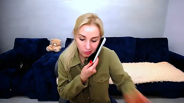 Snapshot of Hanna--Sweet chatting on 17, 5, 2026 Hanna--Sweet online show from 17, 5, 2026