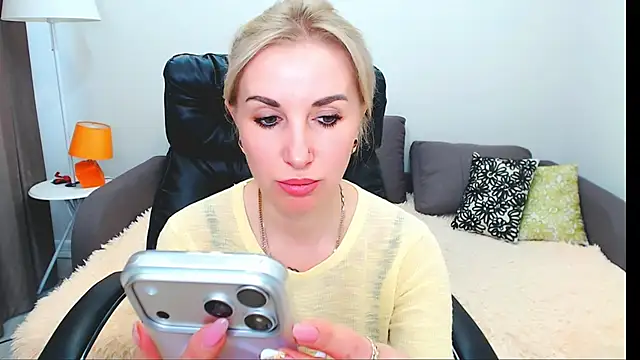 Snapshot of Hanna--Sweet chatting on 8, 5, 2026 Hanna--Sweet online show from 8, 5, 2026