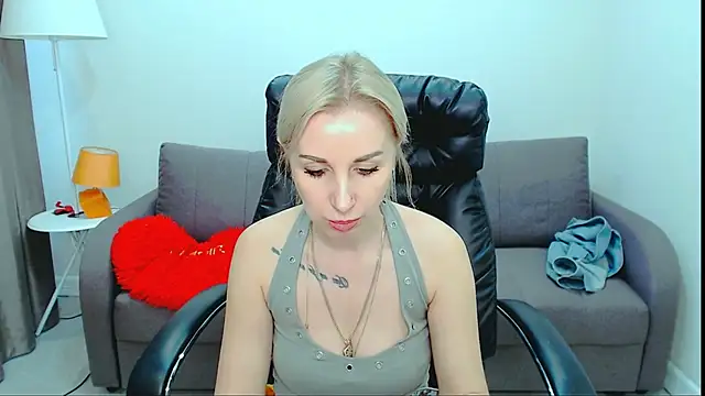 Snapshot of Hanna--Sweet chatting on 15, 5, 2026 Hanna--Sweet online show from 15, 5, 2026