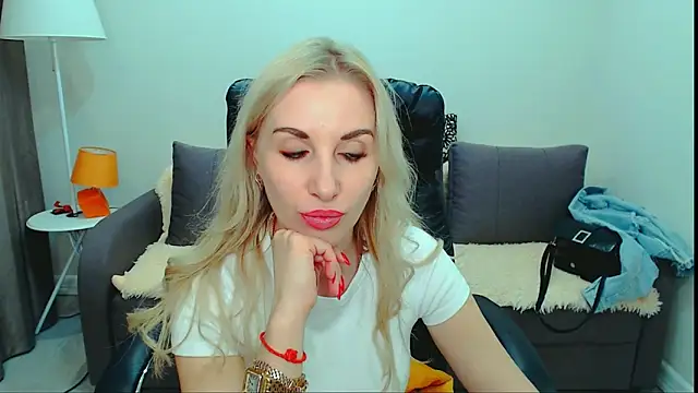 Snapshot of Hanna--Sweet chatting on 16, 5, 2026 Hanna--Sweet online show from 16, 5, 2026