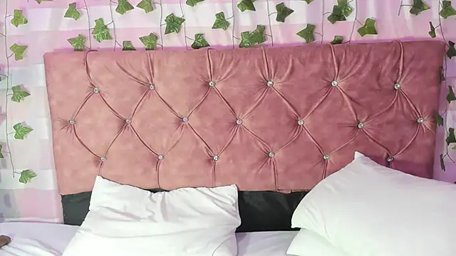 Ayla-marttinez online show from 6, 3, 2026