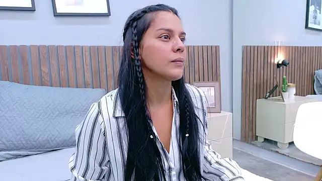 Mia Bellefort online show from 9, 3, 2026