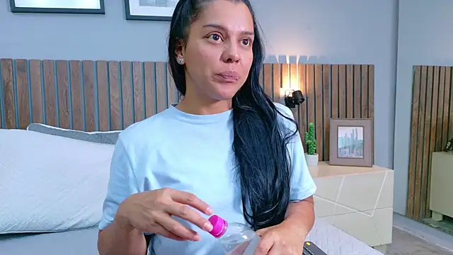 Mia Bellefort online show from 21, 2, 2026