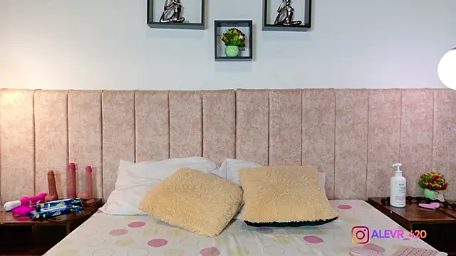 Zoehot 11 online show from 7, 3, 2026