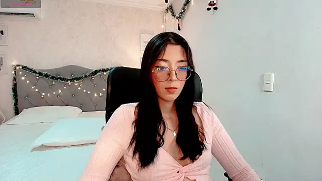 Snapshot of emmalove_doll chatting on 20, 12, 2025 emmalove doll online show from 20, 12, 2025