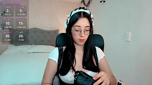 Snapshot of emmalove_doll chatting on 8, 1, 2026 emmalove doll online show from 8, 1, 2026