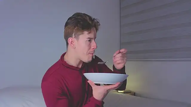 Snapshot of maxxcooper1 chatting on 21, 12, 2025 maxxcooper1 online show from 21, 12, 2025