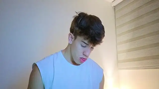 Snapshot of maxxcooper1 chatting on 23, 12, 2025 maxxcooper1 online show from 23, 12, 2025