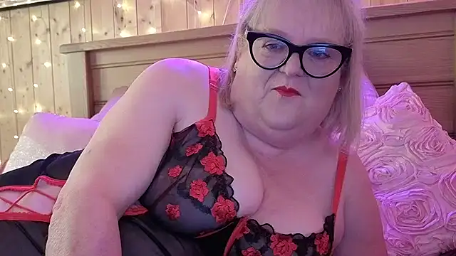 Curvy-Irish-CrystalX online show from 13, 2, 2026