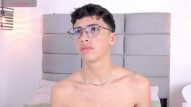 Snapshot of JoshClaarktt chatting on 3, 3, 2026 JoshClaarktt online show from 3, 3, 2026