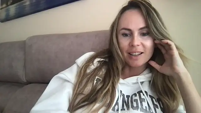 Snapshot of LeMilf chatting on 8, 3, 2026 LeMilf online show from 8, 3, 2026