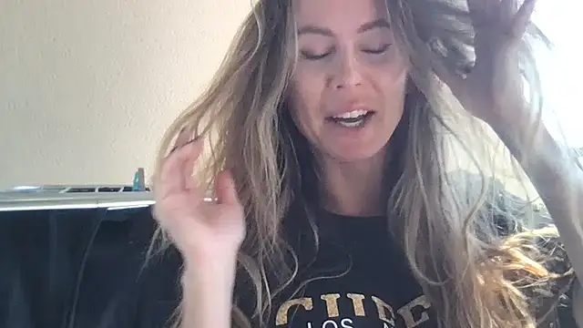 Snapshot of LeMilf chatting on 25, 3, 2026 LeMilf online show from 25, 3, 2026