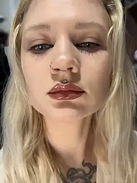 Snapshot of TeaseKitten- chatting on 20, 12, 2025 TeaseKitten- online show from 20, 12, 2025